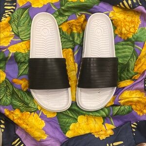 Target Hunter black men’s Slide water Sandals sSize 10